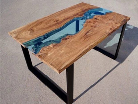 журнальный стол из дерева и эпоксидной смолы